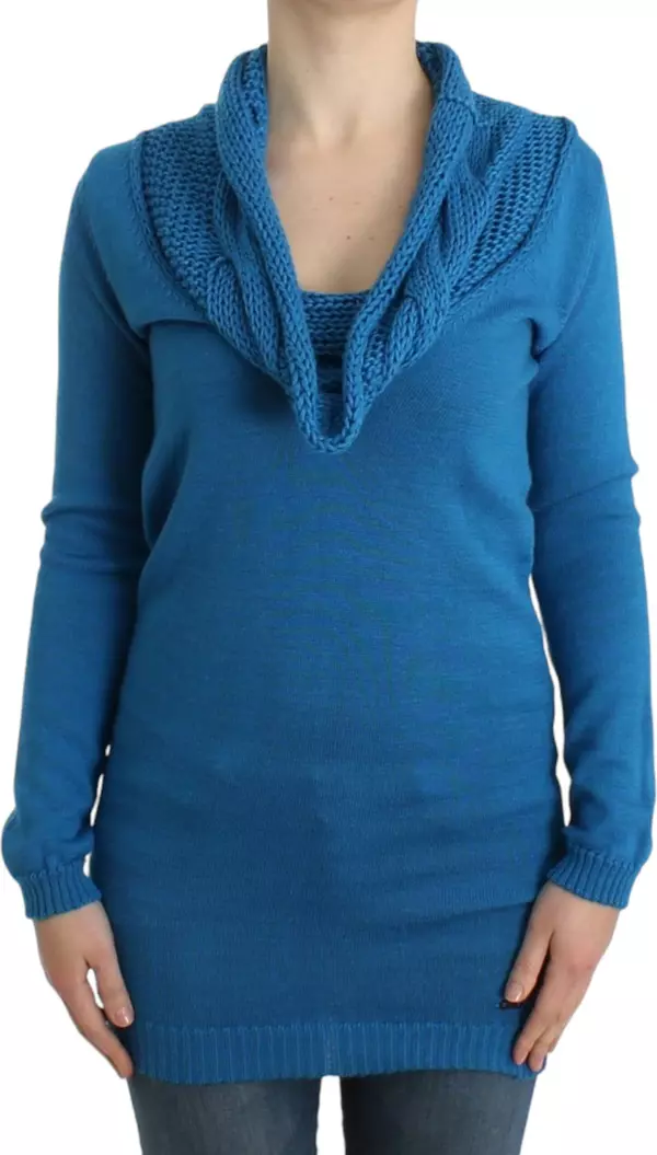 Blue knitted scoopneck sweater